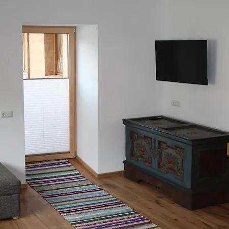 & -wohnung Flatscher 別荘